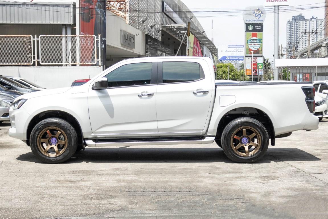 Isuzu Dmax Cab4 Hilander 1.9 ZP A/T 2023 *SK2044*